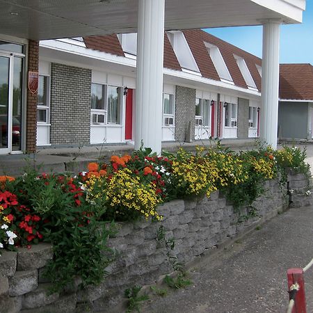 Hotel Matagami Екстериор снимка
