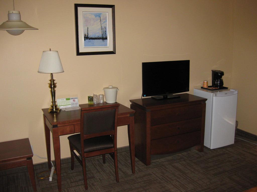 Hotel Matagami Екстериор снимка