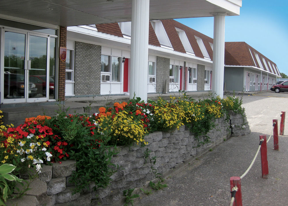 Hotel Matagami Екстериор снимка