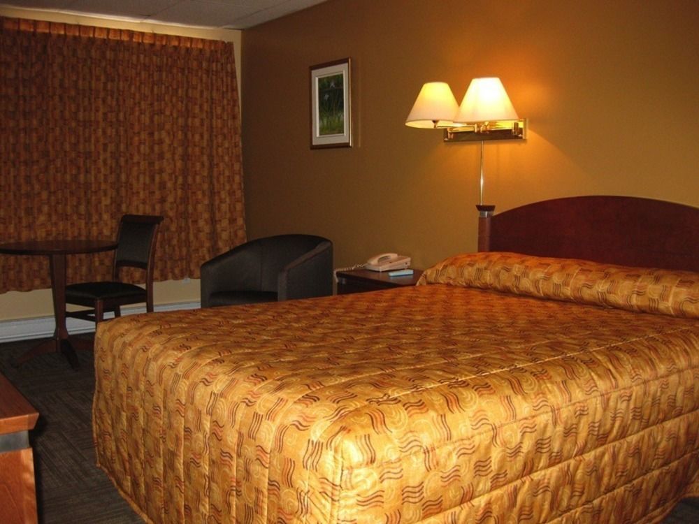 Hotel Matagami Екстериор снимка